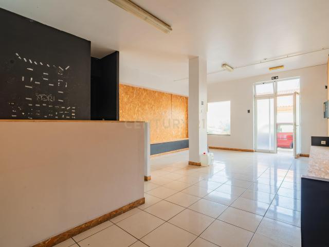 Armazém para venda na Marinha Grande, Leiria