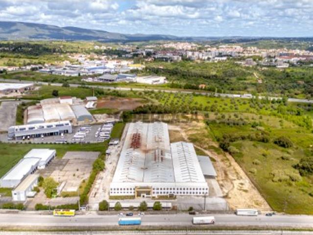 Armazém para venda na Zona Industrial de Torres Novas
