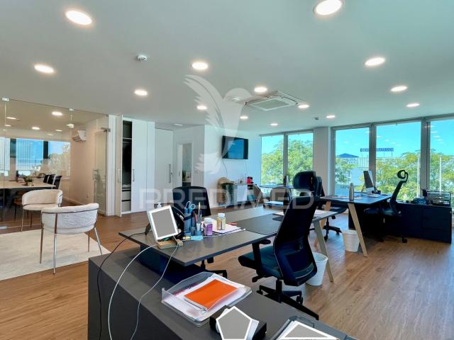 Armazém Premium com Escritórios Modernos | 1.000m² | Seixal