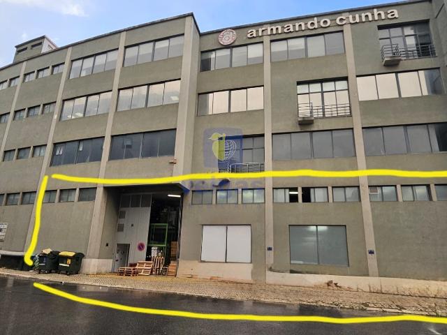 Armazém Renovado em Marvila Lisboa com Boa Acessibilidade