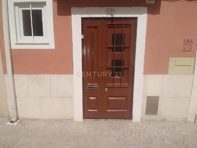 Armazém Transformado em T1+1 habitacional Metro Anjos
