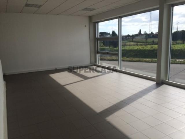 Armazém Zona Industrial Barrô Águeda