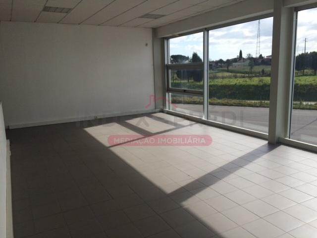 Armazém Zona Industrial Barrô Águeda
