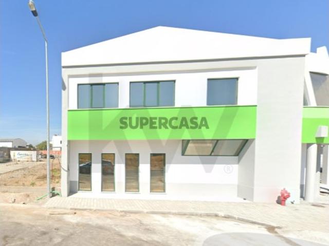 Armazém 767m2 com terreno 1854m2