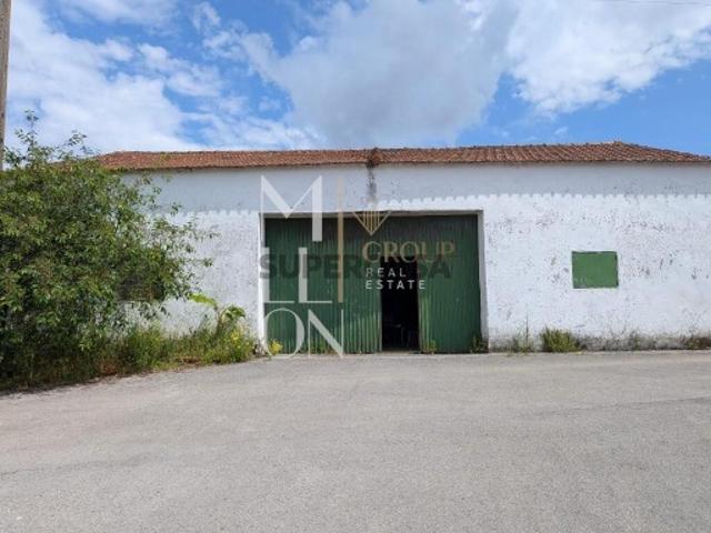 Armazém/adega tradicional com cerca de 143 m² Caldas da Rainha