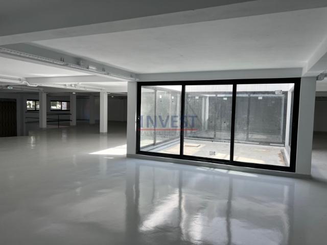 Armazém/Escritório com Terraço Totalmente Recuperado