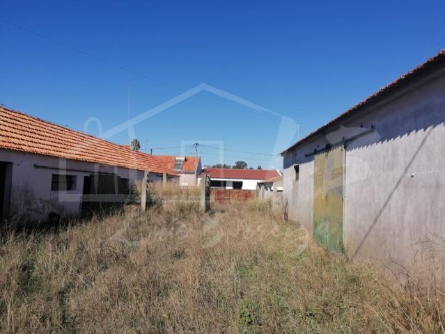 Armazéns em Aldeia próxima de Grândola