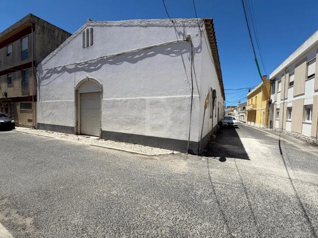 Armazéns para Arrendamento no Centro de Peniche