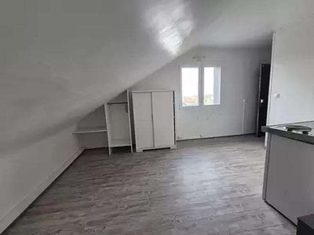 Armentières 59280 Location appartement 1 pièce t1 au dernier étage