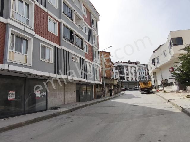 Arnavutköy Maraşal Fevzi Çakmak Cadde Sinde Dükkan Mağazaya Uygun 180 M2 Giriş Dükkan