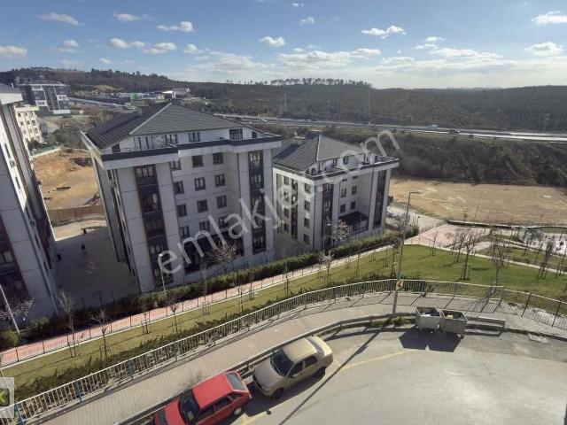 Arnavutköy Merkez 2+1 Ara Kat Otoban Manzaralı Kapalı Otoparklı