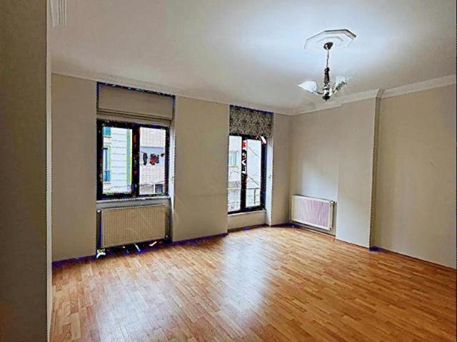 ARNAVUTKÖY MERKEZ İLKOKULU ARKASI ! MERKEZİN GÖZDESİ 3+1
