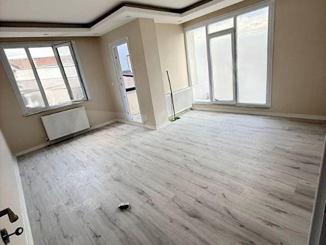 ARNAVUTKÖY MERKEZDE İSKANLI SIFIR BİNADA 2+1 KİRALIK DAİRE