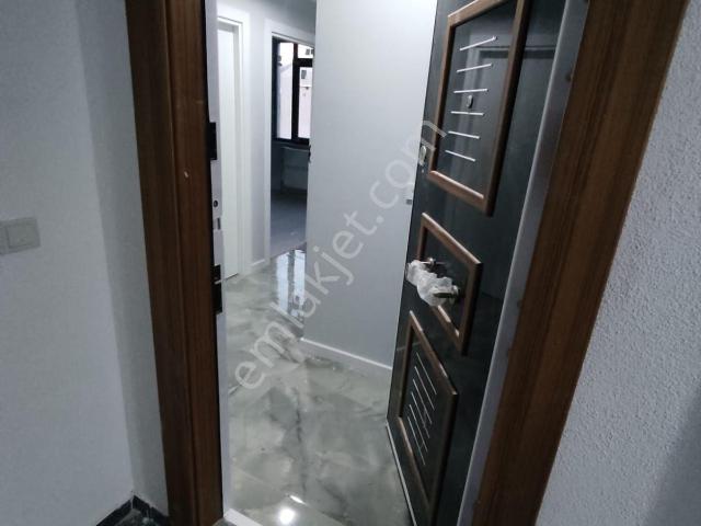 Arnavutköy Merkezde Sitede Satılık 2+1 Lüks Ara Kat Daire