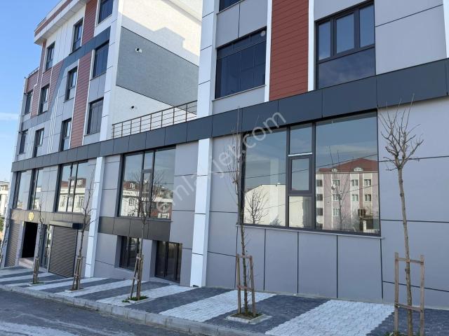Arnavutköy Nenehatun Da Geniş Ve Merkezi Köşe Satılık İşyeri