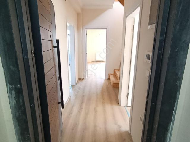 Arnavutköy Nenehatunda Sitede Satılık 3+1 Çatı Kat Dubleks Daire