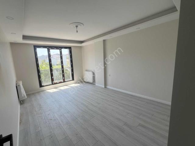 Arnavutköy Çardaktepede 2+1 Sıfır Kullanışlı Kiralık Daire