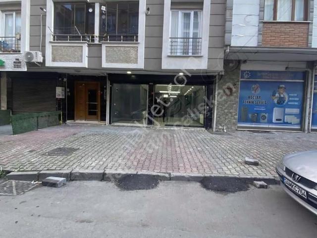 Arnavutköy De Satılık Düz Giriş Depolu Dükkan 180 M²