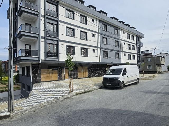 Arnavutköy Haraççıda 300m Düz Ayak Park Cepheli Kiralık Dükkan!