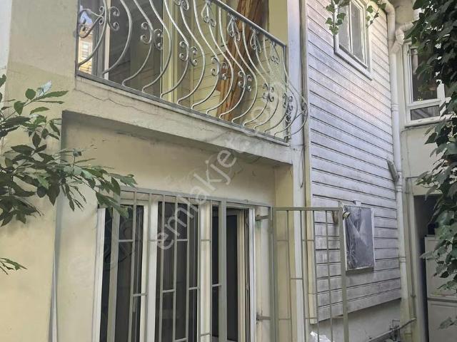 Arnavutköy Sahile 100 M2 Bahçeli Dubleks