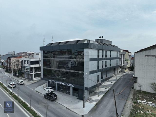 ARNAVUTKÖY'DE CADDE CEPHE KİRALIK PLAZA