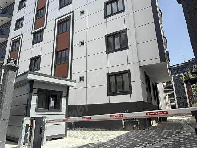 Arnavutköyde Site İçerisinde 2+1 Kiralık Daire