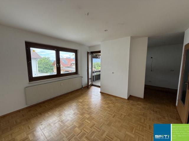 Arnoldstein, Am Hügel: Dreizimmerwohnung im ersten Halbgeschoss