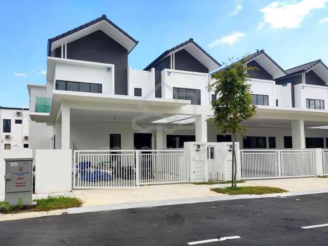 Around 500K 2Storey Gated Guarded NearBy Shopping Mall