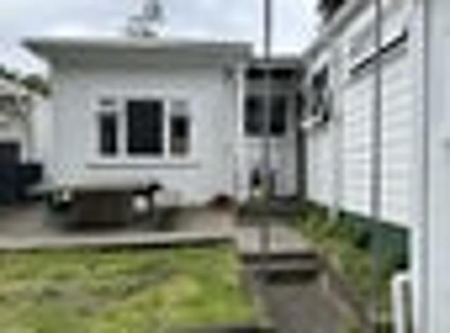 Aro Valley, 5 bedrooms, $700 pw