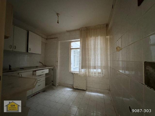 ARA KAT KONUMUNDA SATILIK 2+1 HAKİM EVİ DİKMEN CAD YAKINI