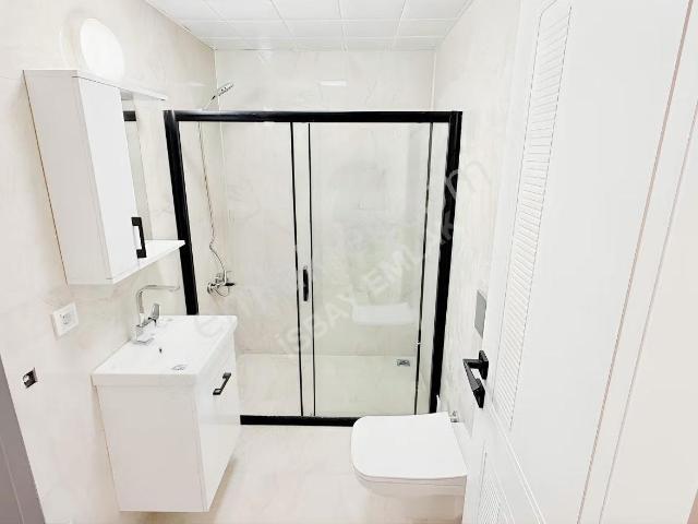 Araştırma Hastanesi Yanı Kiralık Sıfır Eşyalı 1+1 Lüks Daire
