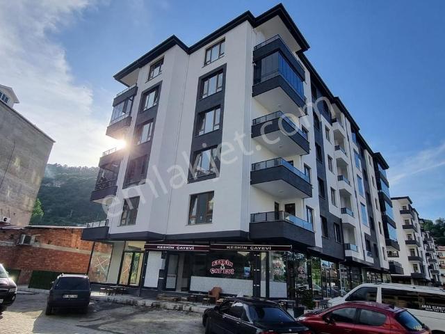 Araklı Hürriyet Mh. Çarşı İçinde Sıfır Satılık 3+1 Daire