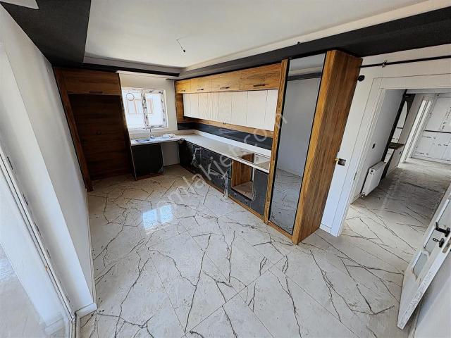 Arasta Avm Karşısı Katta Ön Cephe Asansörlü 3+1 Geniş M² 0 Daire