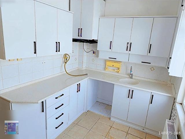 ARASTA EMLAKTAN GENÇLİK CADDESİNDE ARAKAT SATILIK DAİRE