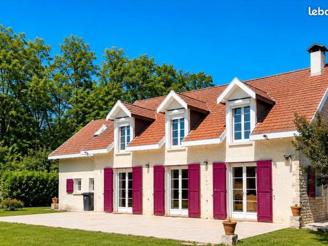 Arbanats – Élégante maison familiale de 200 m2 sur 1 200 m²