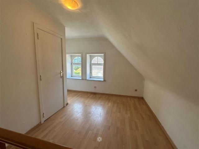 Arbeidershuis met voortuintje en staanplaats in Gentbrugge