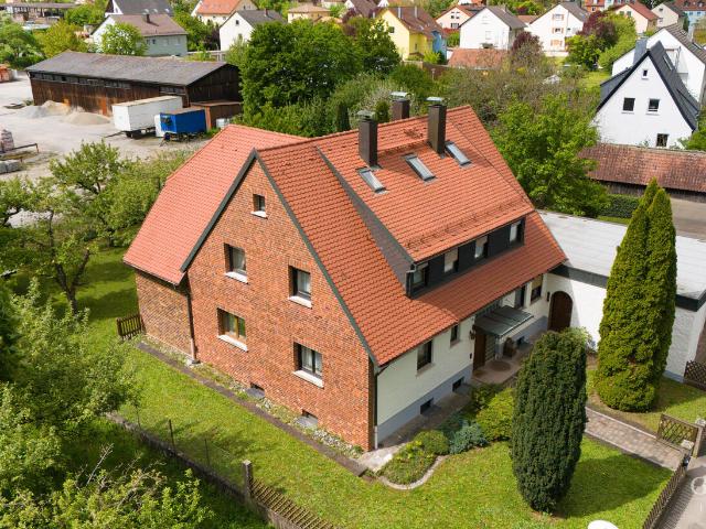 Arbeiten & Wohnen unter einem Dach, mit großzügigem Areal für Fuhrpark, Werkstatt und Lager