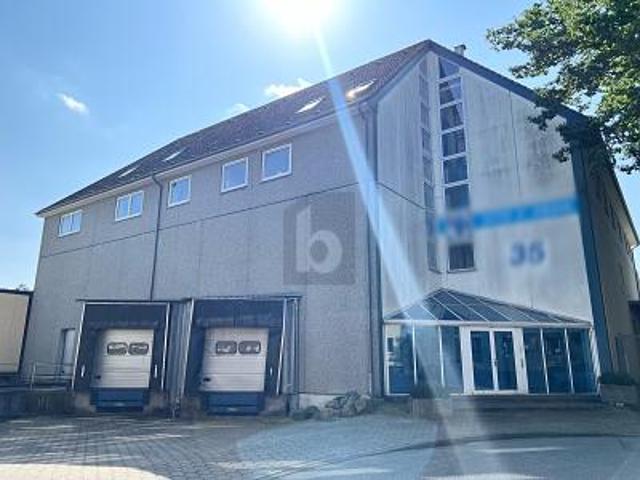 ARBEITS UND LAGERRAUM IM ERDGESCHOSS MIT RAMPE