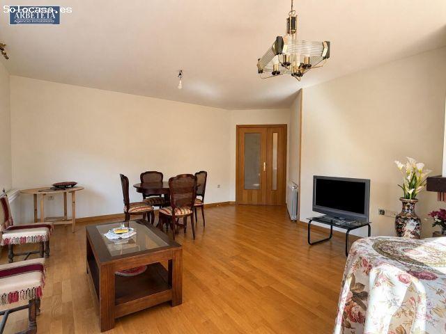ARBETETA INMOBILIARIA VENDE PISO EN SIGUENZA DE TRES DORMITORIOS CON PISCINA