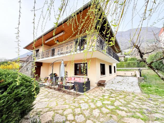 Arbin, maison familiale de 218m2 au calme avec appartement i