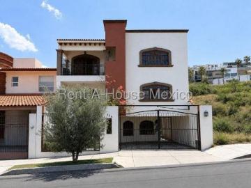 Arboledas, Queretaro. Casa en venta de 4 recamaras 4 baños