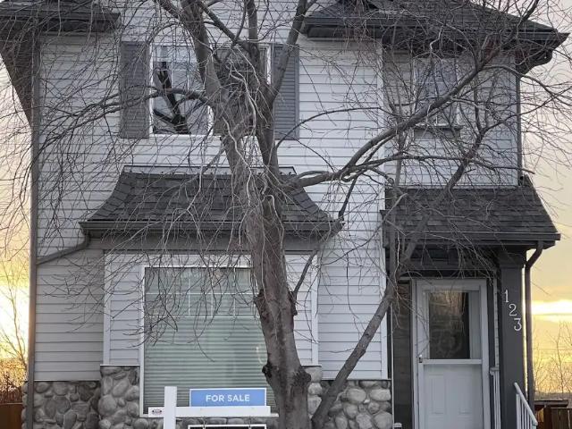 Arbour Lake Oasis with Lake Access Your Rental Dream Home!