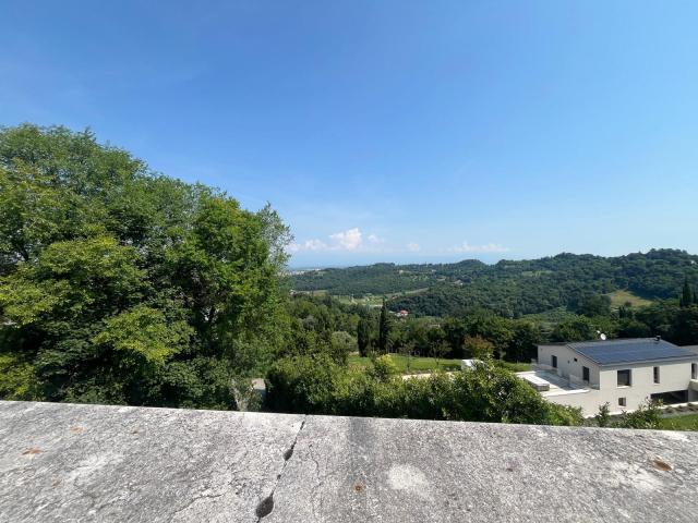 ARCUGNANO BICAMERE BISERVIZI CON ROOFTOP PANORAMICO ESCLUSIVO IN AFFITTO
