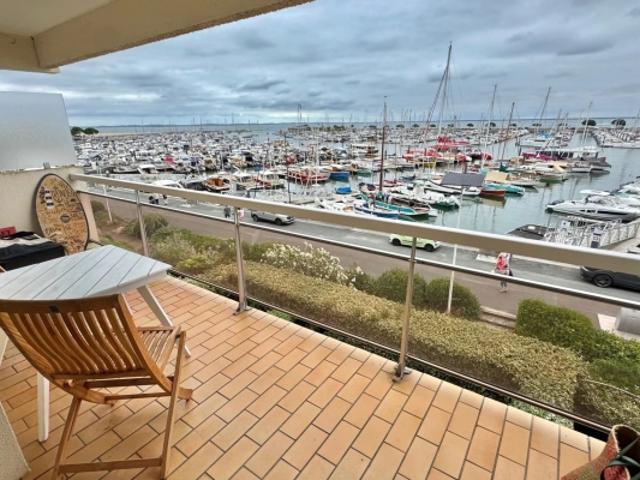 ARCACHON, T2 avec balcon et pkg en 1ère ligne