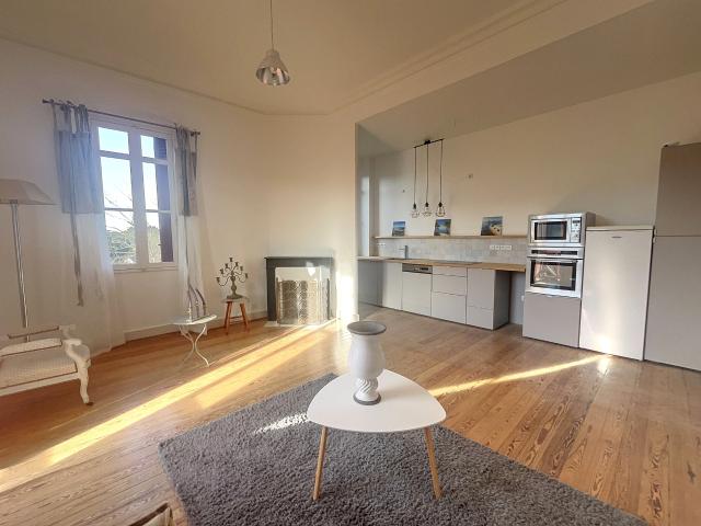ARCACHON ! Bel appartement T4 de 102 m2 avec balcons et parking !