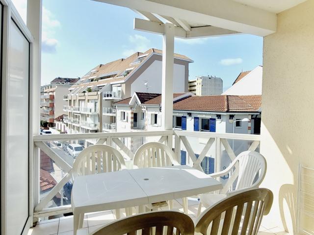 ARCACHON CENTRE ! Appartement T2 de 32 m2 avec loggia et parking !