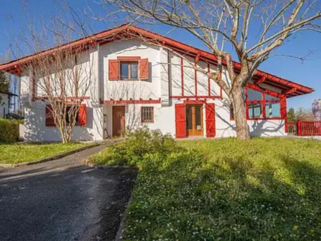 Arcangues 64200 Achat / Vente maison 6 pièces t6 au dernier étage piscine