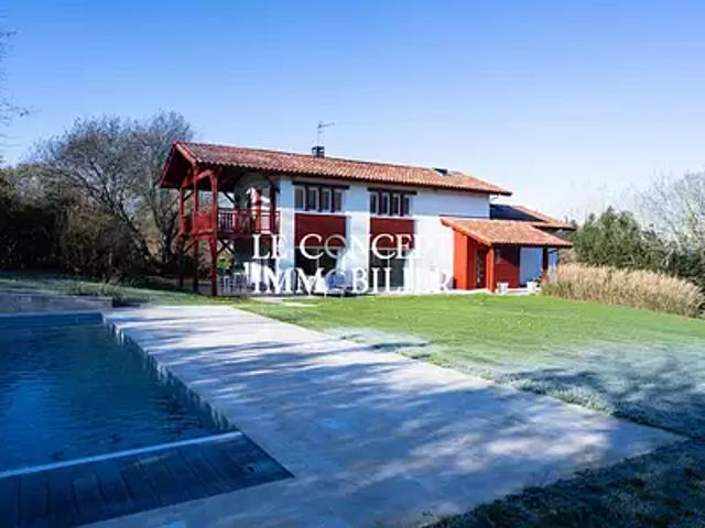 Arcangues 64200 Achat / Vente maison 7 pièces t7 piscine parking