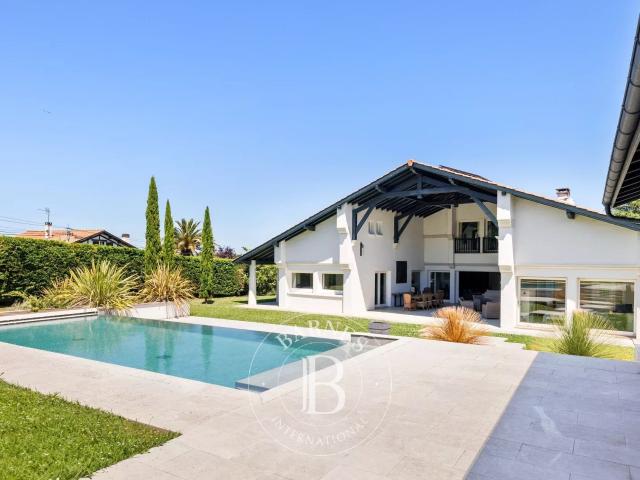 Arcangues Maison Familiale Dans Un Environnement Privilegi. 285m² Arcangues