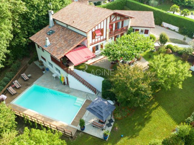 Arcangues, proche bourg, villa et dépendance entièrement réno